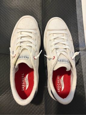 Skechers White Low-Top Sneakers with Red Insoles